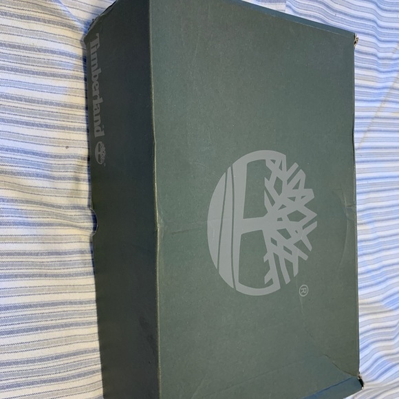 Men’s 6 Timberlands - Picture 3 of 5